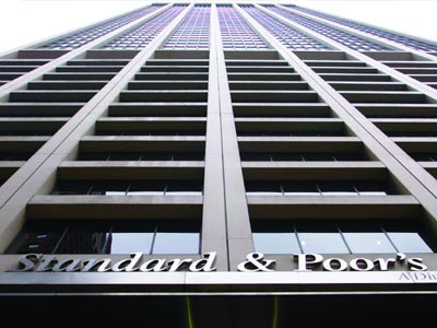 Η Standard & Poor’s διατήρησε το triple A στο κρατικό αξιόχρεο της Βρετανίας