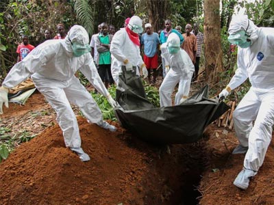 ΠΟΥ: 7.693 θάνατοι από τον ιό Έμπολα