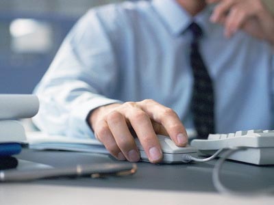 Καταργείται η άδεια λειτουργίας για περίπου 900 επαγγέλματα