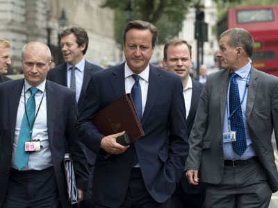 Ο Κάμερον συγκαλεί εκτάκτως το βρετανικό κοινοβούλιο