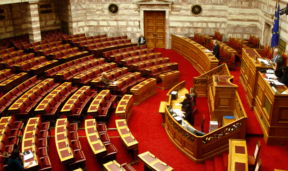 Άδεια τα έδρανα της Βουλής