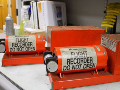 Δεν άγγιξαν το μαύρο κουτί του Boeing