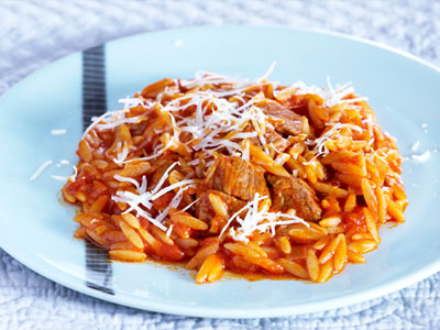 Συνταγή: Γιουβέτσι με μοσχάρι και μανέστρα