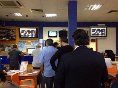 Tζόκερ: Φρενίτιδα για το τζακ ποτ των 14 εκατ. ευρώ