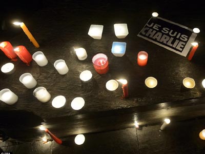 Συγκέντρωση συμπαράστασης έξω από το Γαλλικό Ινστιτούτο