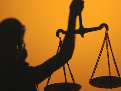 Πυρά δικαστών και εισαγγελέων κατά της κυβέρνησης-κατηγορούν ως αλαζόνα τον Χαρδούβελη