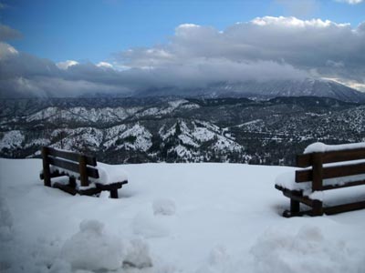 Διακοπή κυκλοφορίας στη Λ. Πάρνηθας λόγω χιονόπτωσης
