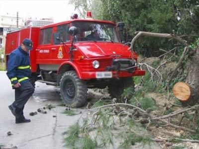 Δεκάδες κλήσεις στην Πυροσβεστική λόγω των ισχυρών ανέμων