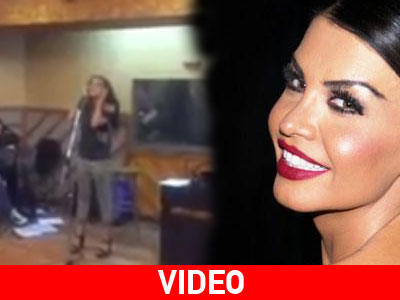 Η Νίνα Λοτσάρη κάνει πρόβα για τη συναυλία της…