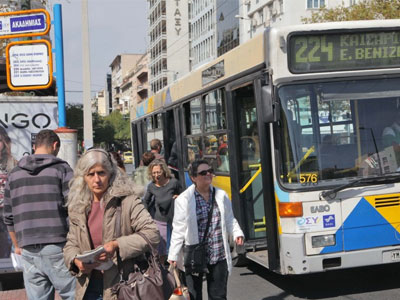 Μόνο από την… μπροστινή πόρτα η επιβίβαση στα λεωφορεία