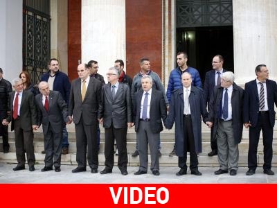 «Xέρι χέρι» στα Προπύλαια