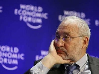 Στίγκλιτς: Γιατί πρέπει να κουρευτεί μέρος του ελληνικού χρέους