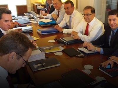 Ακυρώνεται η τηλεδιάσκεψη- η κυβέρνηση στέλνει νέο e-mail