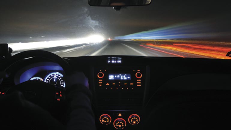 Έρευνα: Πολλαπλάσιοι οι κίνδυνοι για ατύχημα από τη νυχτερινή οδήγηση