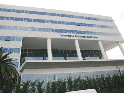 To ΣΔΟΕ «ξεσκονίζει» 65 CD με χιλιάδες τραπεζικούς λογαριασμούς