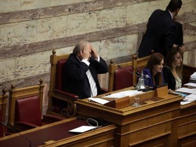 Απίστευτη φασαρία στην Ολομέλεια