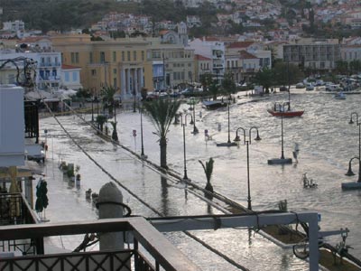 Σάμος: Πλημμύρισε η παραλιακή οδός