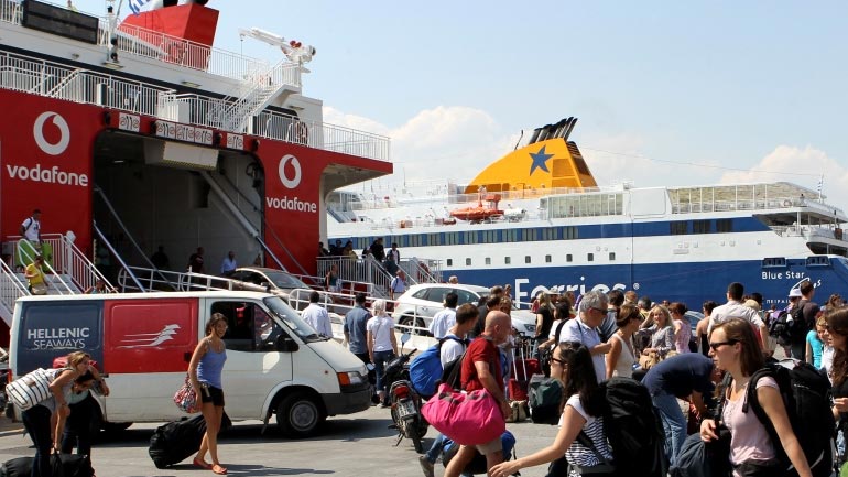 Αυξημένη κίνηση στις εθνικές οδούς – Ταλαιπωρία στα λιμάνια