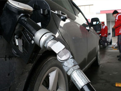 Πόσο θα μειωθεί η λιανική τιμή του πετρελαίου