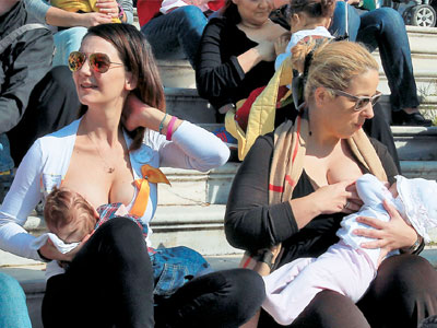 Δημόσιος θηλασμός σε 50 πόλεις της Ελλάδας