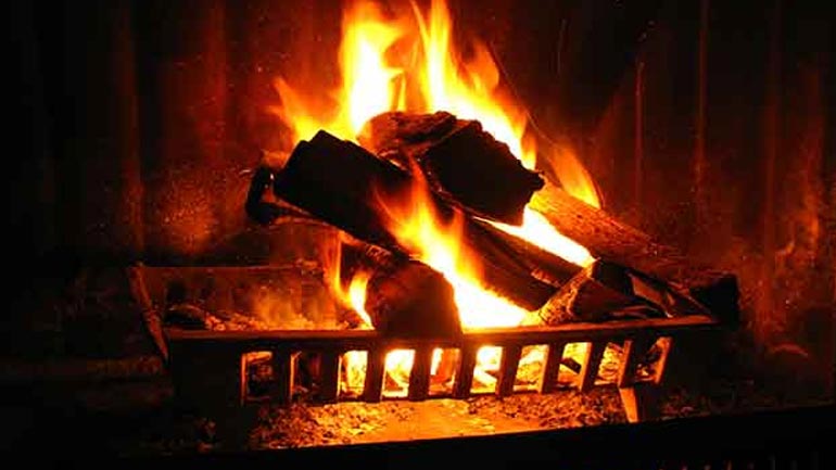 Τζάκι: Ποια ξύλα είναι τα καταλληλότερα