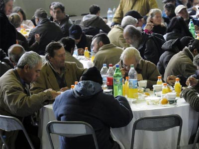 Χριστουγεννιάτικο τραπέζι έστρωσε ο Δήμος Αθηναίων