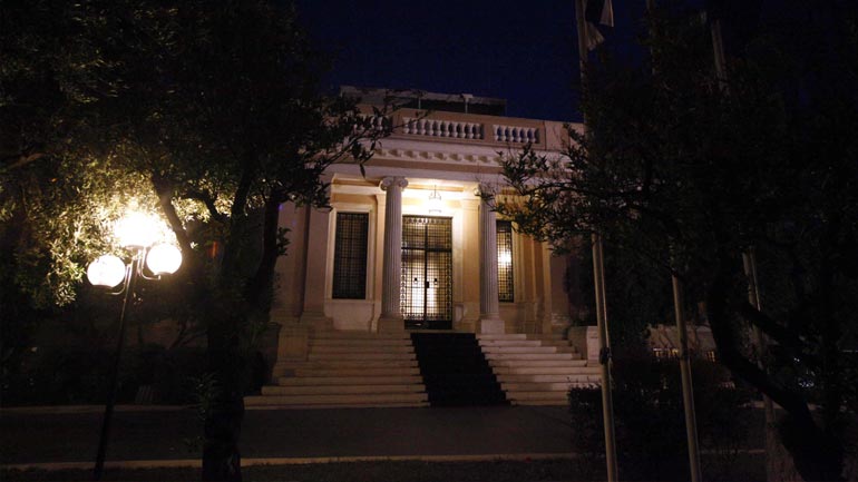 Μαξίμου: Κακοστημένη προβοκάτσια της ΝΔ τα περί ανοίγματος των Κέντρων Κράτησης