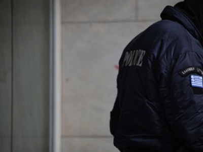 Παρίστανε τον αστυνομικό και εξαπατούσε κόσμο και κοσμάκη