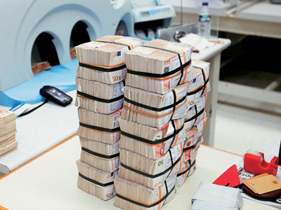 Ενισχύεται το ΣΔΟΕ για τον έλεγχο καταθέσεων άνω των 300.000 ευρώ