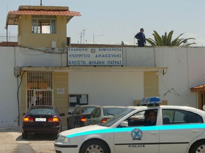 Έστησαν κομπίνα με ιερείς μέσα από τις φυλακές Αγ. Στεφάνου