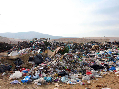 Στις χωματερές καταλήγει το 82% των αστικών αποβλήτων