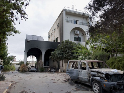 Τρίπολη: Γάζωσαν αυτοκίνητα της βρετανικής πρεσβείας