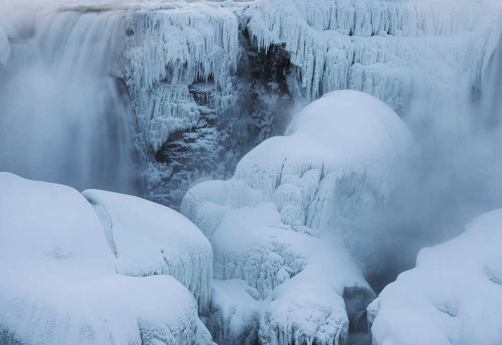 Πάγωσαν οι καταρράκτες του Νιαγάρα