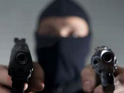 «Μπούκαραν» με όπλα σε μάρκετ στο Βύρωνα