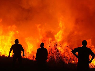 Σε επιφυλακή οι Ε.Δ. για τη φωτιά στο Άγιο Όρος
