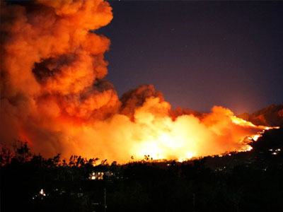 ΤΩΡΑ: Φωτιά στη Νότια Εύβοια ΤΩΡΑ: Φωτιά στη Νότια Εύβοια