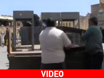 «Ξήλωμα» παράνομων τραπεζοκαθισμάτων στη Ρόδο