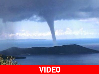 Εντυπωσιακός υδροστρόβιλος ανοιχτά των Συβότων