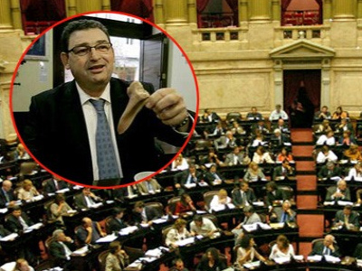 Βουλευτής δηλώνει ότι δεν μπορεί να ζήσει με 5.100 ευρώ