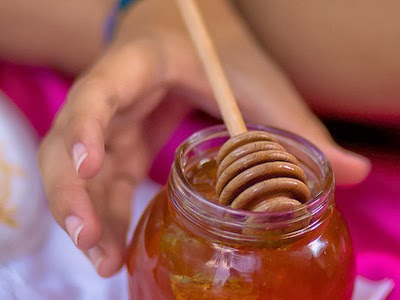 Καθαρίστε το πρόσωπό σας με μέλι!