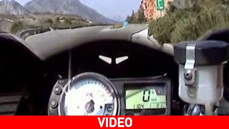 Ο Έλληνας οδηγός που τρέλανε το ίντερνετ!!!