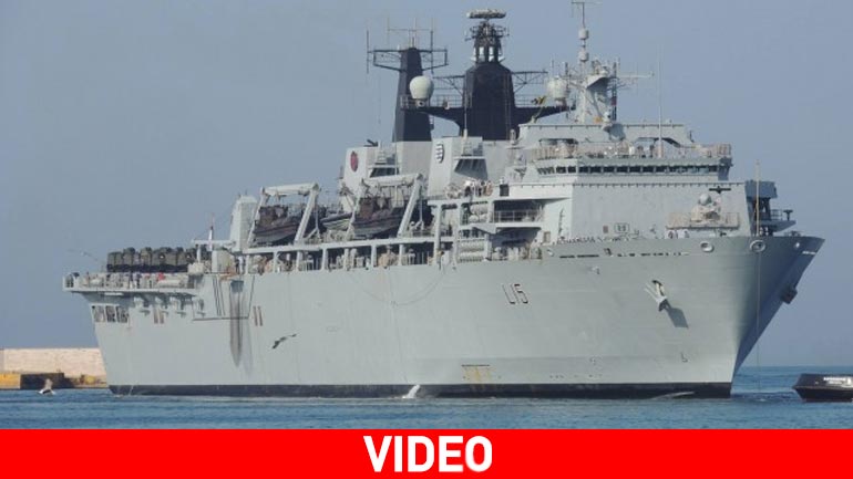 Το HMS Bulwark L15 του βρετανικού Πολεμικού Ναυτικού στον Πειραιά