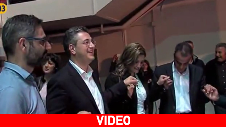 O Τζιτζικώστας χορεύει ποντιακά…