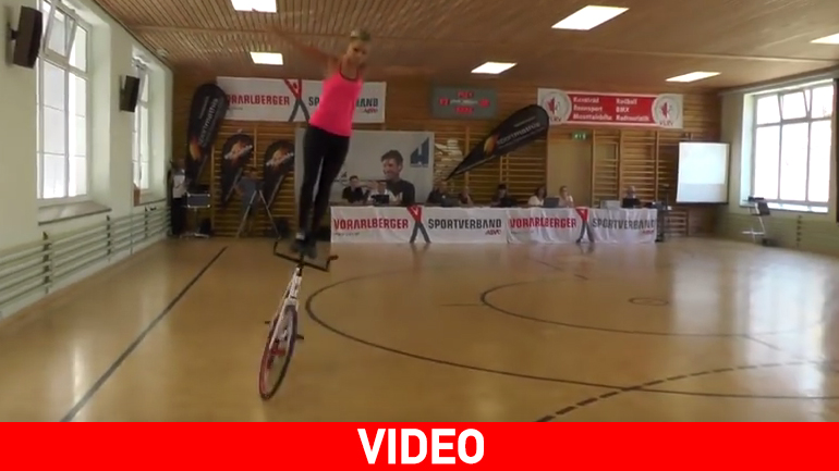 Απίστευτες φιγούρες με ποδήλατο