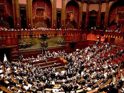 Περικοπές στις απολαβές των Ιταλών βουλευτών