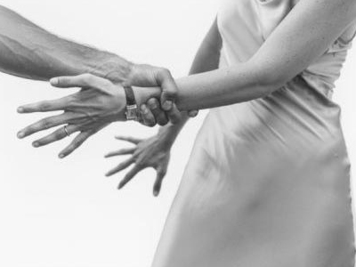 Πα-τέρας κακοποιούσε σεξουαλικά τα παιδιά του Πα-τέρας κακοποιούσε σεξουαλικά τα παιδιά του