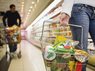 Το φθηνό «καλάθι της νοικοκυράς» δεν σημαίνει καλύτερο βιοτικό επίπεδο