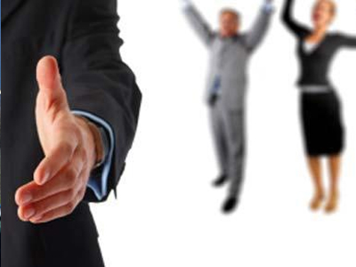 Περισσότερες προσλήψεις από τις απολύσεις τον Μάρτιο