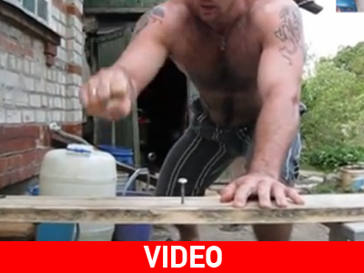 Ο άνθρωπος-σφυρί…