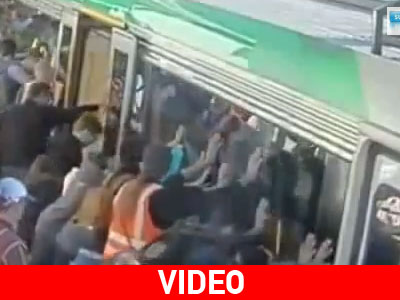 Συγκλονιστική προσπάθεια απεγκλωβισμού επιβάτη